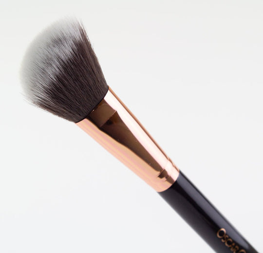 Oscar Charles 103 Luxe Angled Highlighter Makeup Brush - Oscar Charles - 10145132 - 5060597570312