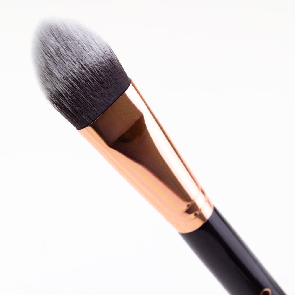 Oscar Charles 105 Luxe Foundation Face Makeup Brush - Oscar Charles - 10145134 - 5060597570336