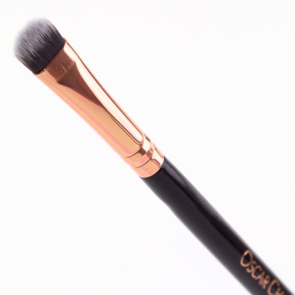 Oscar Charles 110 Luxe Small Eye Shadow Makeup Brush - Oscar Charles - 10145139 - 5060597570381