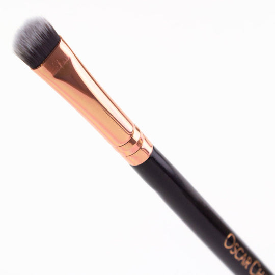 Oscar Charles 110 Luxe Small Eye Shadow Makeup Brush - Oscar Charles - 10145139 - 5060597570381